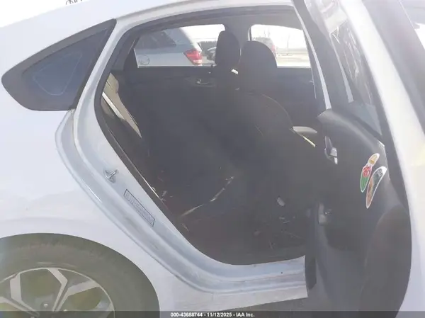 3KPF24AD7KE090500 2019 KIA FORTE - Image 8