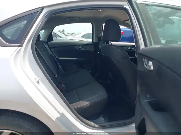 3KPF24AD7KE090609 2019 KIA FORTE - Image 8