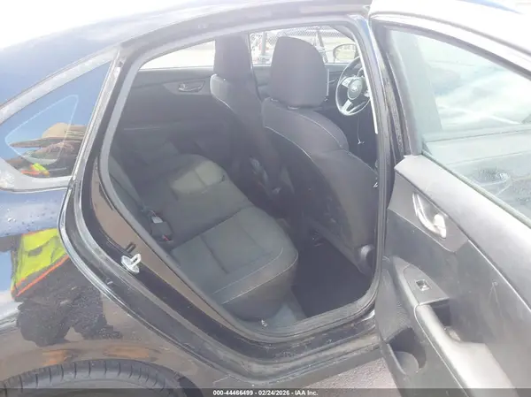 3KPF24AD7KE091727 2019 KIA FORTE - Image 8