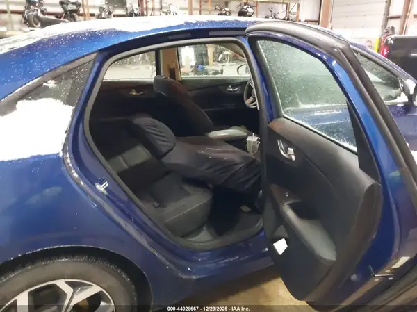 3KPF24AD7KE091811 2019 KIA FORTE - Image 8