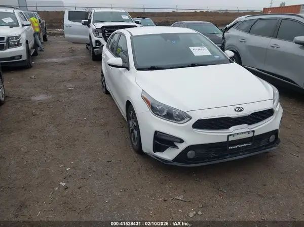 3KPF24AD7KE099388 2019 KIA FORTE - Image 1