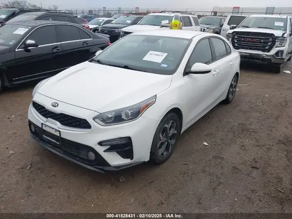 3KPF24AD7KE099388 2019 KIA FORTE - Image 2