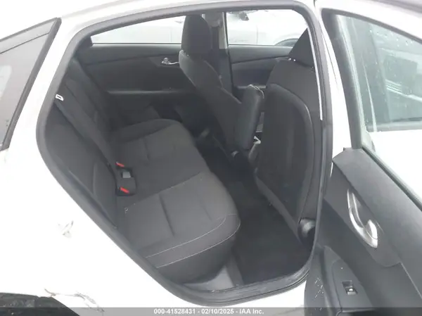 3KPF24AD7KE099388 2019 KIA FORTE - Image 8
