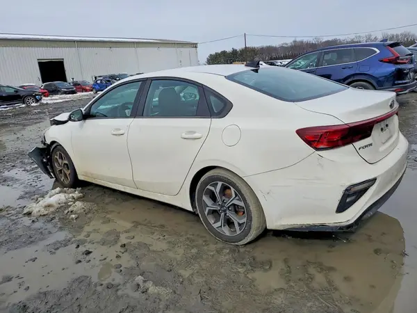 3KPF24AD7KE099391 2019 KIA FORTE - Image 2