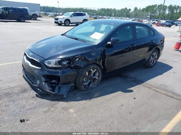 3KPF24AD7KE102404 2019 KIA FORTE - Image 2
