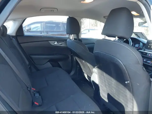 3KPF24AD7KE102631 2019 KIA FORTE - Image 8