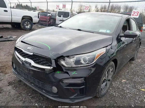 3KPF24AD7KE102726 2019 KIA FORTE - Image 2