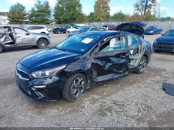 3KPF24AD7KE103925 2019 KIA FORTE - Image 2