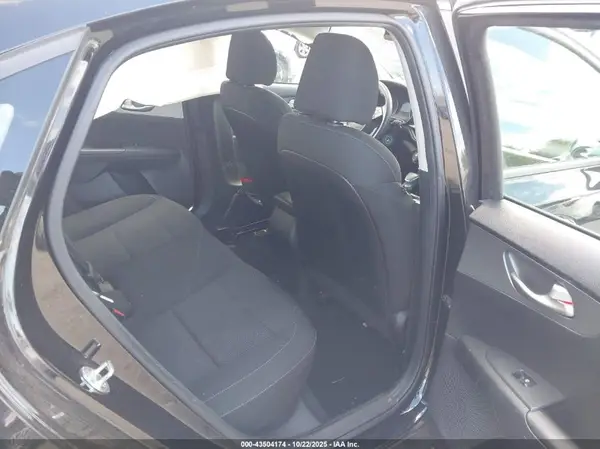 3KPF24AD7KE103925 2019 KIA FORTE - Image 8