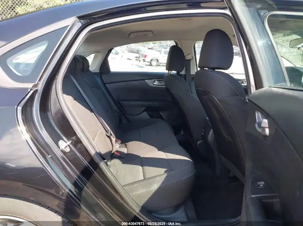 3KPF24AD7KE107456 2019 KIA FORTE - Image 8