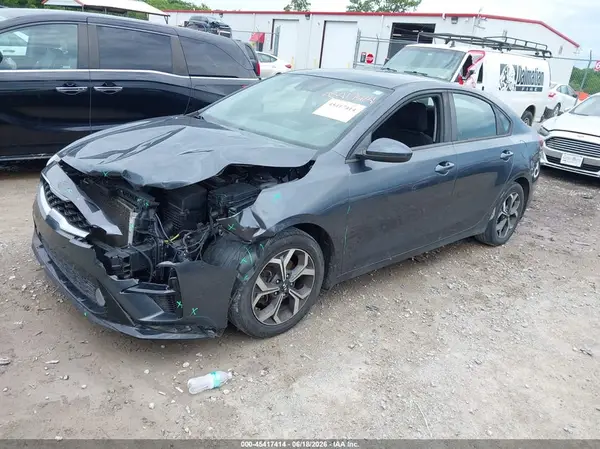 3KPF24AD7KE108879 2019 KIA FORTE - Image 2