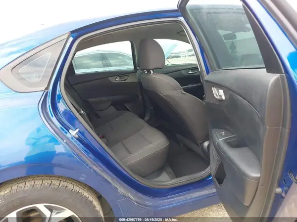 3KPF24AD7KE109577 2019 KIA FORTE - Image 8