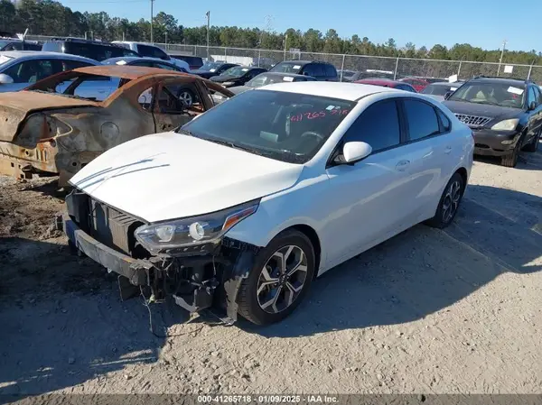 3KPF24AD7KE110809 2019 KIA FORTE - Image 2