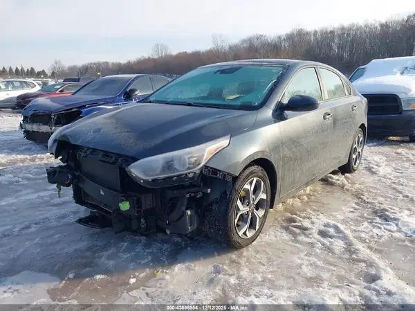 3KPF24AD7KE112723 2019 KIA FORTE - Image 2