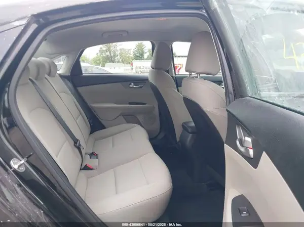 3KPF24AD7KE113807 2019 KIA FORTE - Image 8