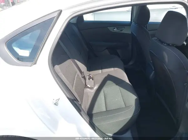 3KPF24AD7KE114424 2019 KIA FORTE - Image 8