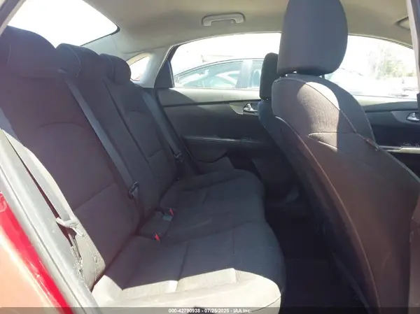3KPF24AD7KE115671 2019 KIA FORTE - Image 8