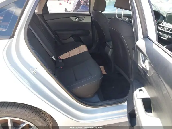 3KPF24AD7KE117727 2019 KIA FORTE - Image 8