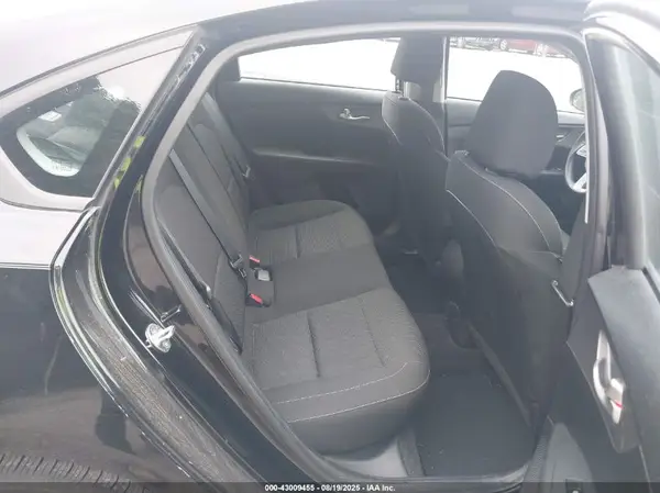 3KPF24AD7KE117761 2019 KIA FORTE - Image 8