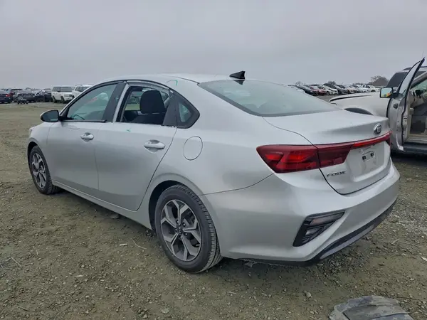3KPF24AD7KE117808 2019 KIA FORTE - Image 2