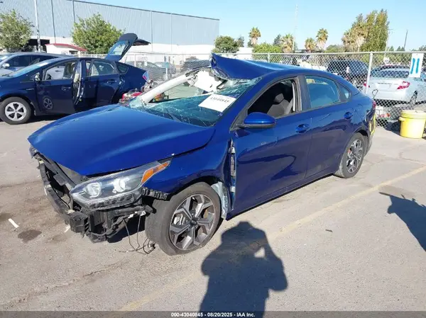3KPF24AD7KE117825 2019 KIA FORTE - Image 2