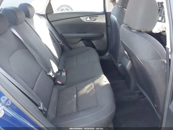 3KPF24AD7KE117825 2019 KIA FORTE - Image 8