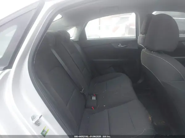 3KPF24AD7KE117890 2019 KIA FORTE - Image 8