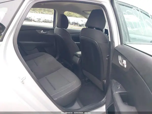 3KPF24AD7KE120711 2019 KIA FORTE - Image 8