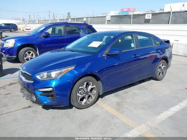 3KPF24AD7KE121647 2019 KIA FORTE - Image 2