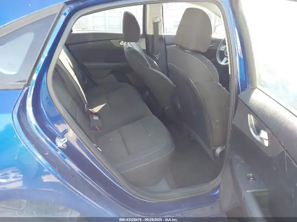 3KPF24AD7KE121647 2019 KIA FORTE - Image 8