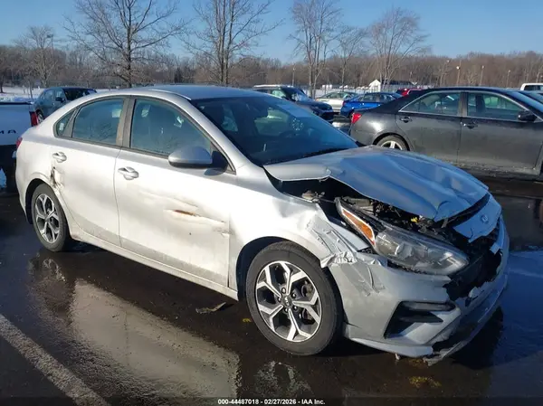 3KPF24AD7KE125097 2019 KIA FORTE - Image 1