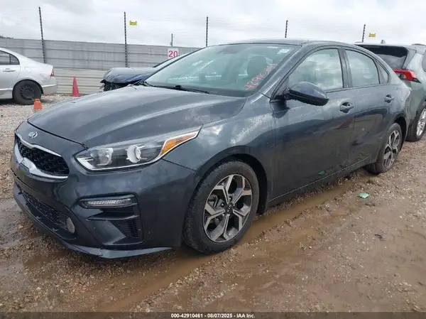 3KPF24AD7KE129697 2019 KIA FORTE - Image 2