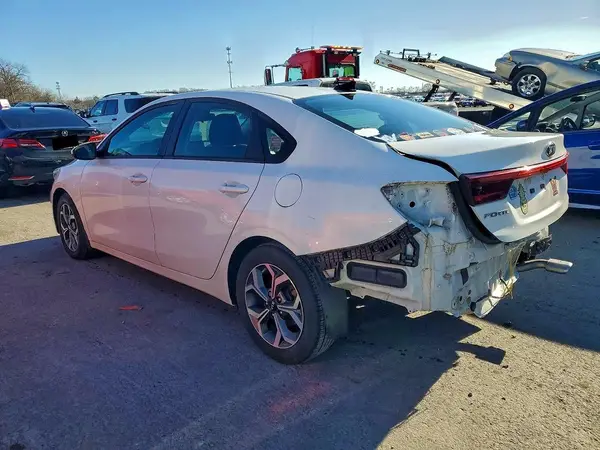 3KPF24AD7KE131904 2019 KIA FORTE - Image 2