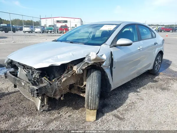 3KPF24AD7KE132213 2019 KIA FORTE - Image 2