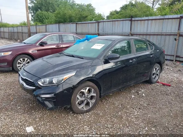 3KPF24AD7KE137461 2019 KIA FORTE - Image 2