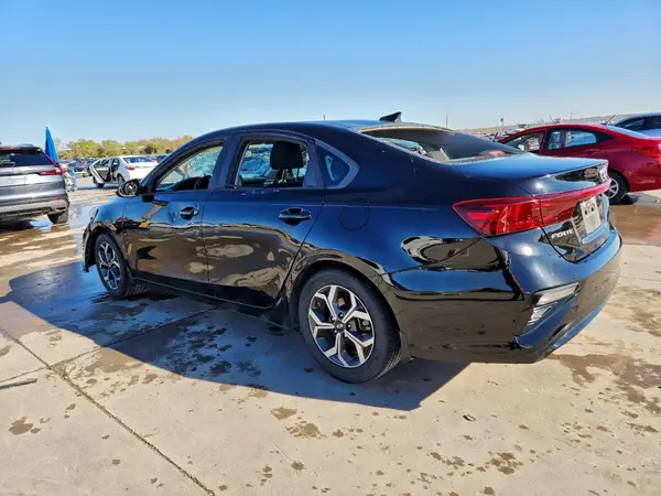 3KPF24AD7KE138416 2019 KIA FORTE - Image 2