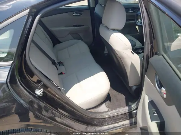 3KPF24AD7ME264763 2021 KIA FORTE - Image 8