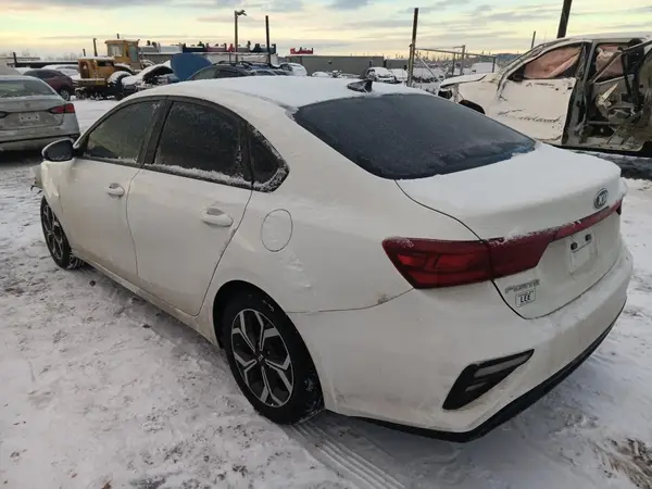 3KPF24AD7ME266318 2021 KIA FORTE - Image 2