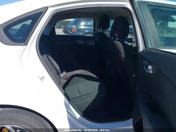 3KPF24AD7ME267985 2021 KIA FORTE - Image 8