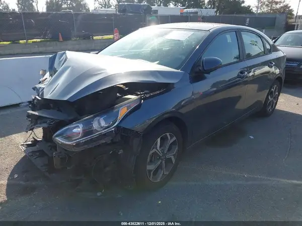 3KPF24AD7ME268778 2021 KIA FORTE - Image 2
