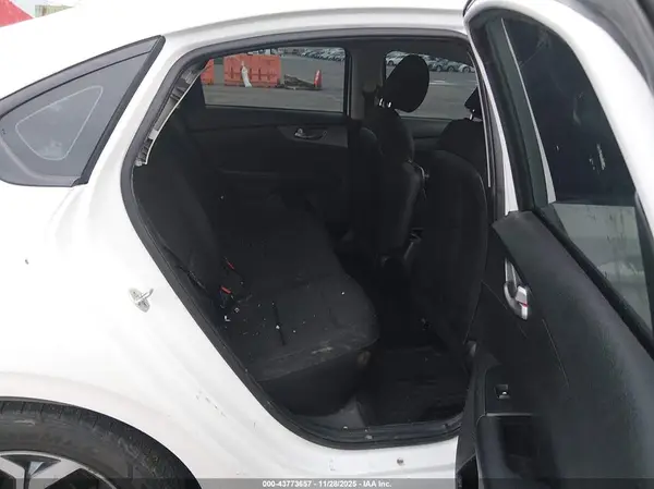3KPF24AD7ME269106 2021 KIA FORTE - Image 8