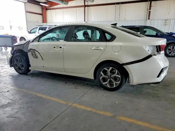 3KPF24AD7ME285886 2021 KIA FORTE - Image 2