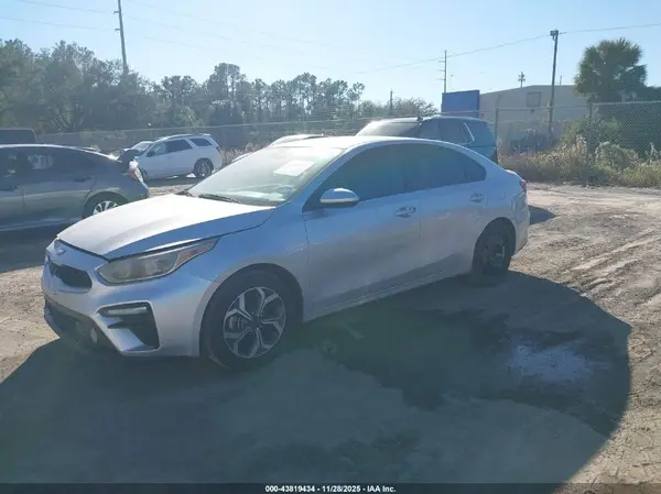 3KPF24AD7ME294992 2021 KIA FORTE - Image 2