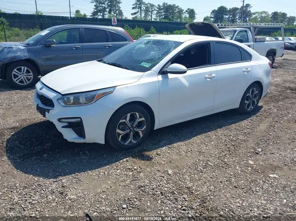 3KPF24AD7ME302590 2021 KIA FORTE - Image 2