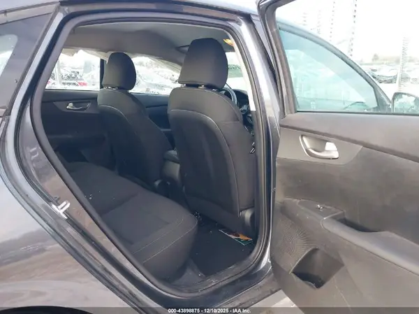 3KPF24AD7ME304517 2021 KIA FORTE - Image 8