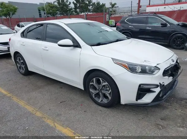 3KPF24AD7ME305117 2021 KIA FORTE - Image 1