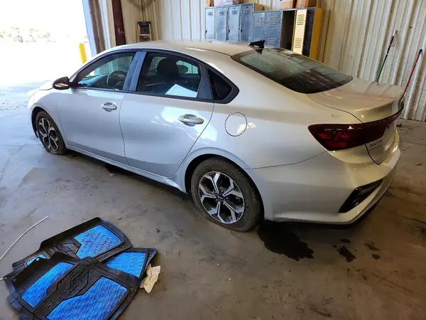 3KPF24AD7ME305716 2021 KIA FORTE - Image 2