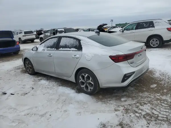 3KPF24AD7ME307563 2021 KIA FORTE - Image 2
