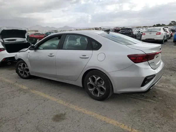 3KPF24AD7ME307675 2021 KIA FORTE - Image 2