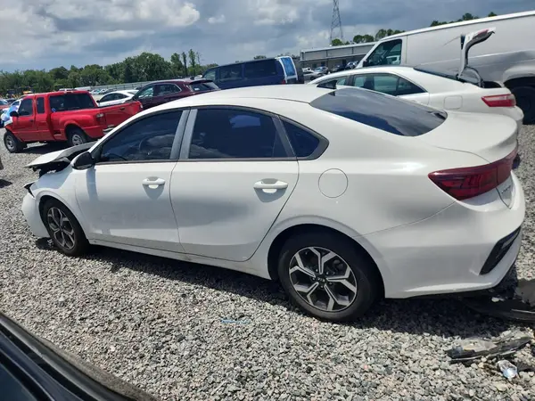 3KPF24AD7ME313976 2021 KIA FORTE - Image 2